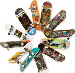 Tech Deck Fingerboard - 1 Finger-Skateboard Mit Original Skateboard-Design - Verschiedene Grafiken, Mit Sticker-Set Zur Marke - Coole Fingerboards Für Echte Skater Ab 6 Jahren, Zufallsauswahl