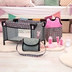 BAYER Puppen-Zubehör Set, Grau - Puppenbett, Wickeltasche, Schlafsack, Fütterset -Kinderspielzeugladen 16654681 06