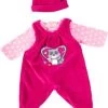 BAYER Kleider Für Puppen 40-46 Cm: 3-tlg. - Latzhose, Oberteil, Mütze, Rosa/pink -Kinderspielzeugladen 16933609 01
