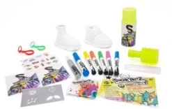 JOY TOY Sneak Artz Set - 2 X Mini 10 Cm Sneaker Zum Anmalen Und Selber Designen Im Schuhkarton, 24-fach Sortiert