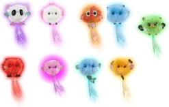JOY TOY Chibies, 5 Cm Plüsch Mit LED-Schleife - Leuchtet Bei Sound, 12-fach Sortiert