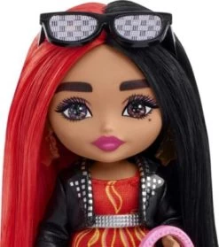 Barbie Extra Mini Doll - Red/Black Hair -Kinderspielzeugladen 28448800 03