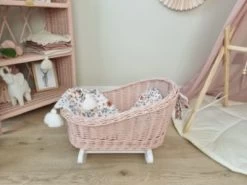 TinaForKids Puppenwiege Aus Weiden Mit Bettwäscheset, Puppenbett Altrosa/Weiß -Kinderspielzeugladen 29721269 03