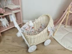 TinaForKids Puppenwagen Mit Bettwäscheset Aus Weiden Und Holz, Natur/Weiß -Kinderspielzeugladen 29721287 03