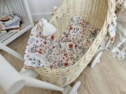 TinaForKids Puppenwagen Mit Bettwäscheset Aus Weiden Und Holz, Natur/Weiß -Kinderspielzeugladen 29721287 04