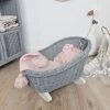 TinaForKids Puppenwiege Aus Weiden Mit Bettwäscheset, Puppenbett Grau/Rosa 1 TinaForKids Puppenwiege Aus Weiden Mit Bettwäscheset, Puppenbett Grau/Rosa -Kinderspielzeugladen 29721289 01