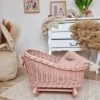 TinaForKids Puppenwiege Aus Weiden Mit Bettwäscheset, Puppenbett Altrosa 2 TinaForKids Puppenwiege Aus Weiden Mit Bettwäscheset, Puppenbett Altrosa -Kinderspielzeugladen 29721293 01