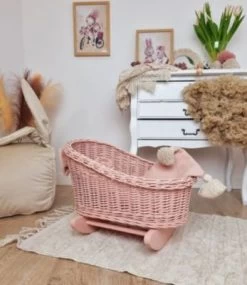 TinaForKids Puppenwiege Aus Weiden Mit Bettwäscheset, Puppenbett Altrosa -Kinderspielzeugladen 29721293 02