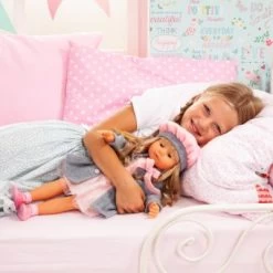 BAYER Stehpuppe Charlene Mit Funktionen, 46 Cm 11 BAYER Stehpuppe Charlene Mit Funktionen, 46 Cm -Kinderspielzeugladen 5584558 04